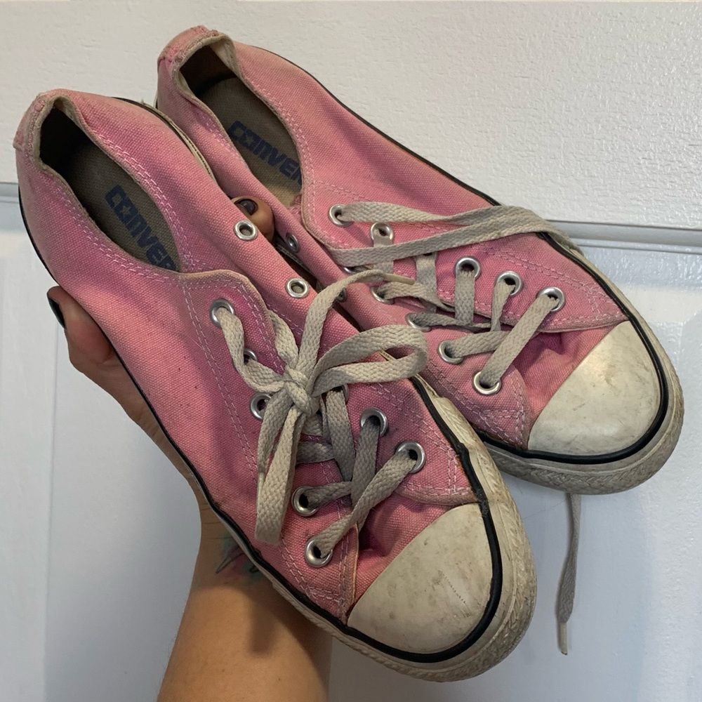 Pink converse